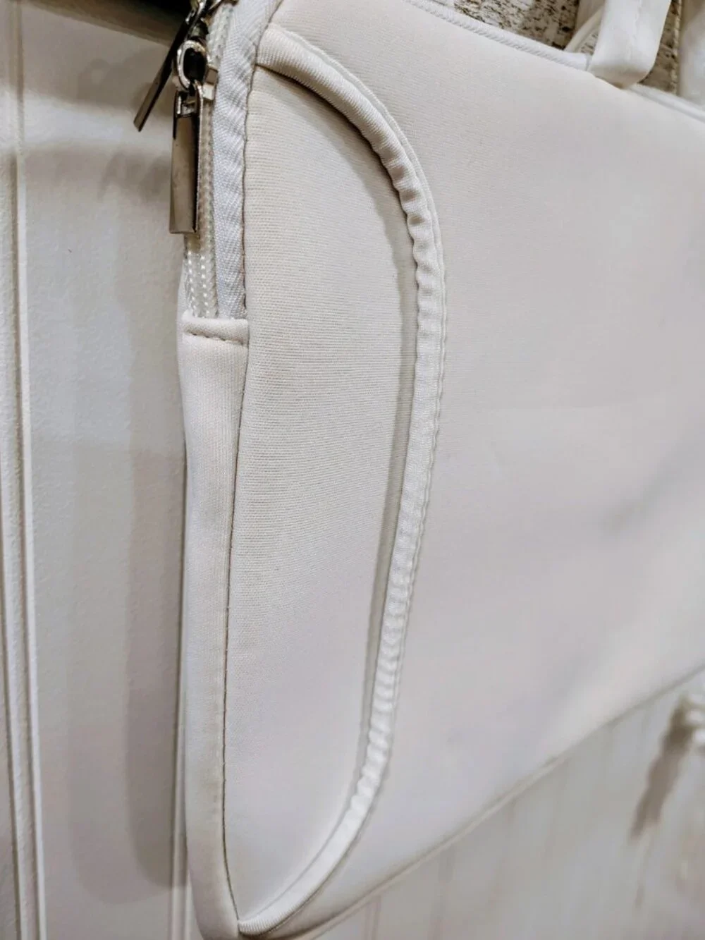 White Neoprene Padded Laptop Sleeve Case, Handles, EUC